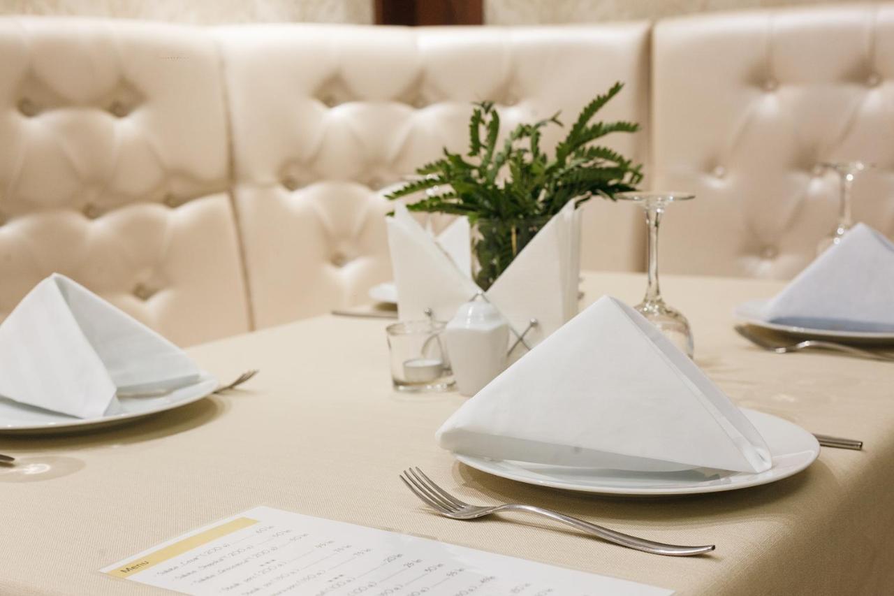 Colinele Aurii Cimislia Hotell Exteriör bild