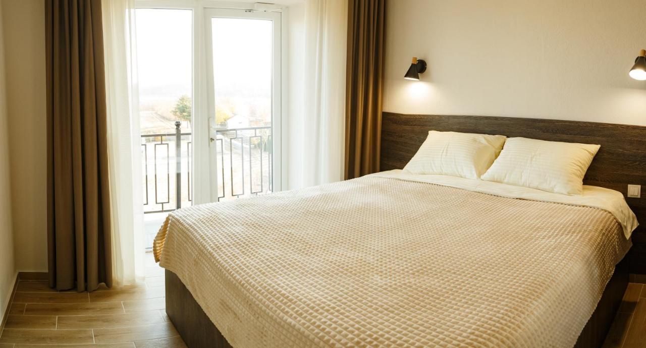Colinele Aurii Cimislia Hotell Exteriör bild