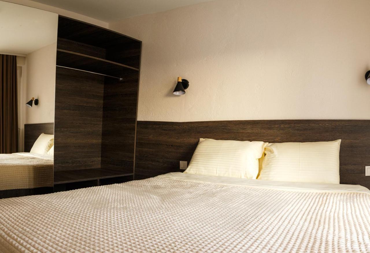 Colinele Aurii Cimislia Hotell Exteriör bild