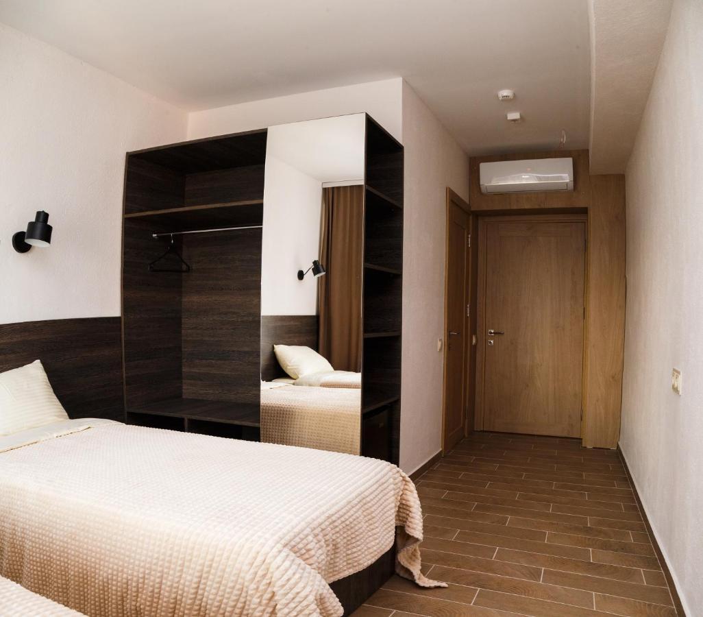 Colinele Aurii Cimislia Hotell Exteriör bild