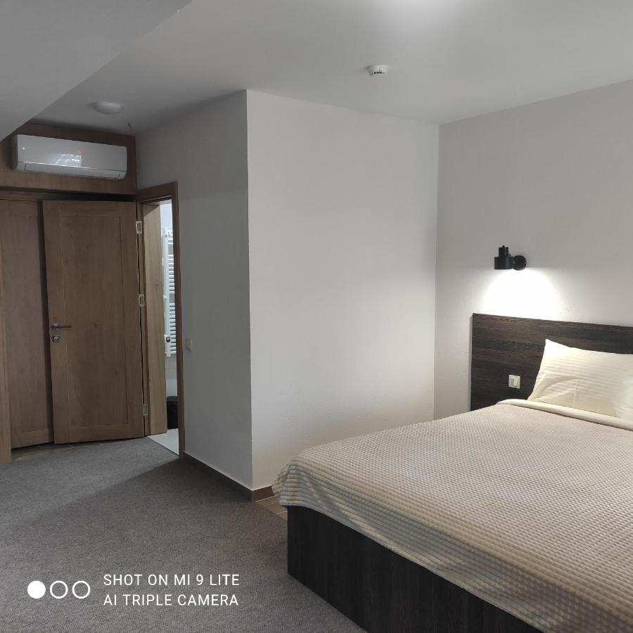 Colinele Aurii Cimislia Hotell Exteriör bild